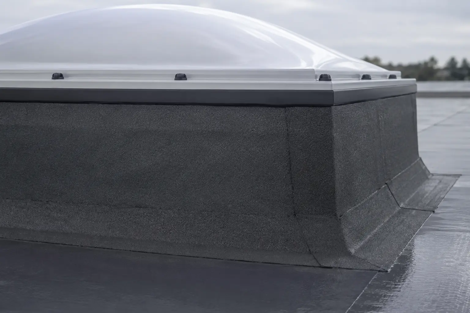Rooflight on kerb upstand